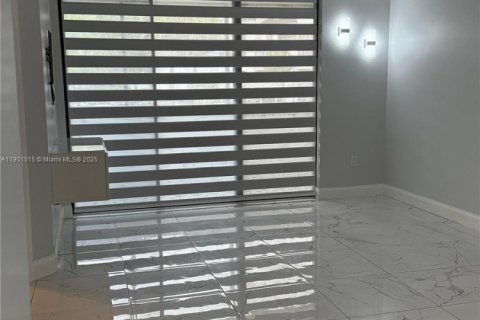 Condo in Miami, Florida, 2 bedrooms  № 1952352 - photo 6