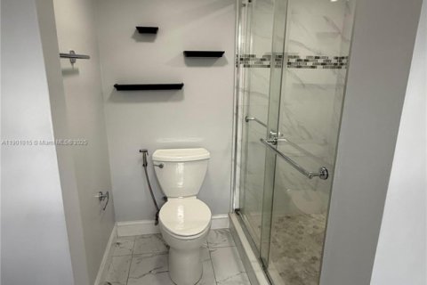 Condo in Miami, Florida, 2 bedrooms  № 1952352 - photo 4