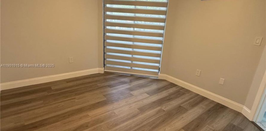 Condo in Miami, Florida, 2 bedrooms  № 1952352