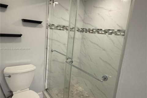 Condo in Miami, Florida, 2 bedrooms  № 1952352 - photo 10