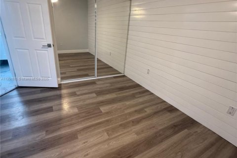 Condo in Miami, Florida, 2 bedrooms  № 1952352 - photo 2