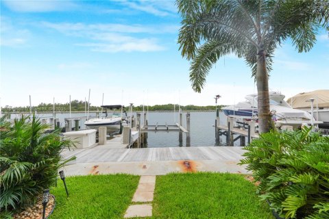 Touwnhouse à vendre à Hollywood, Floride: 3 chambres, 174.38 m2 № 1782090 - photo 16