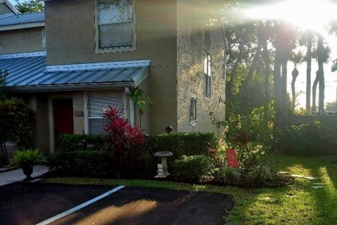 Adosado en venta en Tampa, Florida, 2 dormitorios, 143.63 m2 № 1675501 - foto 1