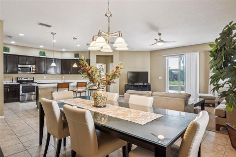 Villa ou maison à vendre à Kissimmee, Floride: 4 chambres, 183.76 m2 № 2142069 - photo 4