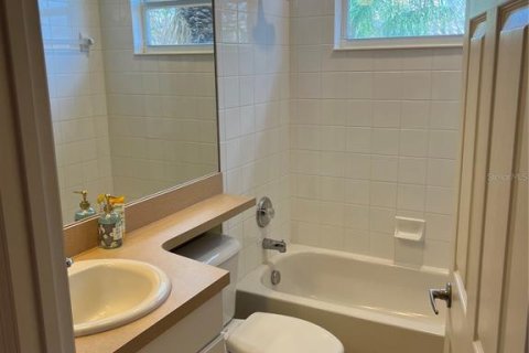 Townhouse in Bradenton, Florida 2 bedrooms, 127.09 sq.m. № 2222519 - photo 16