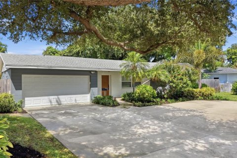 Villa ou maison à Saint Petersburg, Floride 3 chambres, 163.04 m2 № 2398718