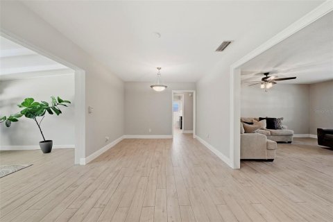 Villa ou maison à vendre à Saint Petersburg, Floride: 3 chambres, 163.04 m2 № 2398718 - photo 8