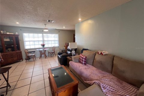 House in Orange City, Florida 2 bedrooms, 102.29 sq.m. № 1882817 - photo 4