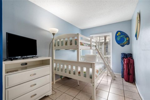 Condo in Madeira Beach, Florida, 2 bedrooms № 2109690 - photo 17