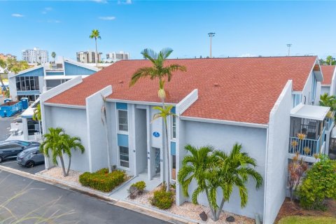 Condo in Madeira Beach, Florida, 2 bedrooms № 2109690 - photo 2