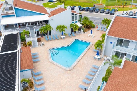 Condo in Madeira Beach, Florida, 2 bedrooms № 2109690 - photo 22