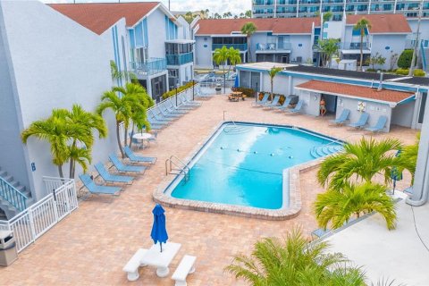 Condo in Madeira Beach, Florida, 2 bedrooms № 2109690 - photo 24