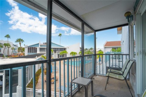 Condo in Madeira Beach, Florida, 2 bedrooms № 2109690 - photo 21