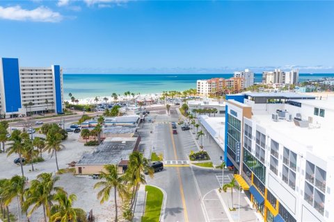 Condo in Madeira Beach, Florida, 2 bedrooms № 2109690 - photo 30