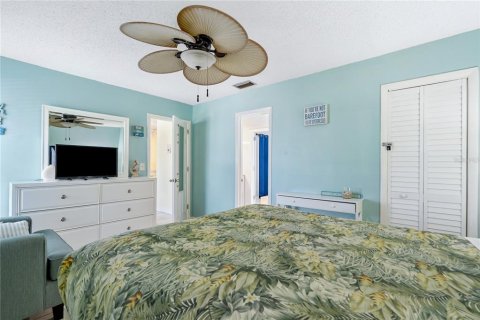 Condo in Madeira Beach, Florida, 2 bedrooms № 2109690 - photo 13