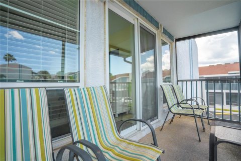 Condo in Madeira Beach, Florida, 2 bedrooms № 2109690 - photo 20