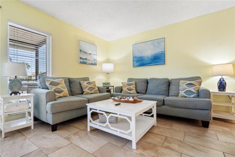 Condo in Madeira Beach, Florida, 2 bedrooms № 2109690 - photo 4
