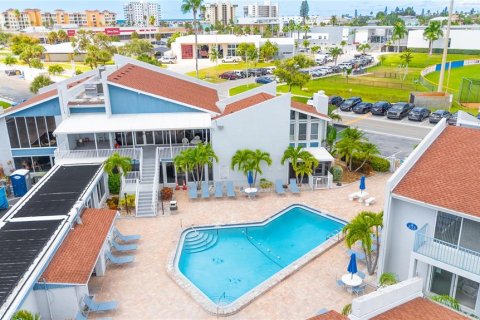 Condo in Madeira Beach, Florida, 2 bedrooms  № 2109690