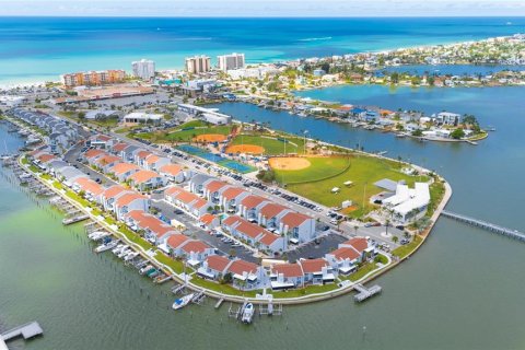 Condo in Madeira Beach, Florida, 2 bedrooms № 2109690 - photo 27