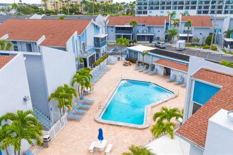 Condo in Madeira Beach, Florida, 2 bedrooms № 2109690 - photo 23