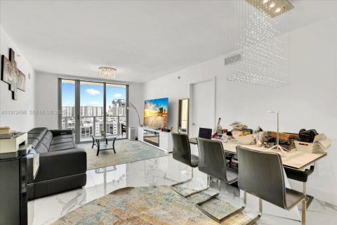 Condominio en venta en Sunny Isles Beach, Florida, 2 dormitorios, 141.58 m2 № 1983528 - foto 1