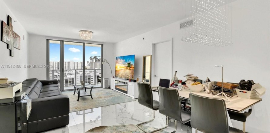 Condominio en Sunny Isles Beach, Florida, 2 dormitorios  № 1983528