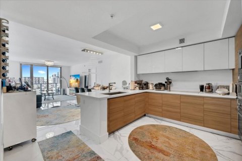 Condominio en venta en Sunny Isles Beach, Florida, 2 dormitorios, 141.58 m2 № 1983528 - foto 6