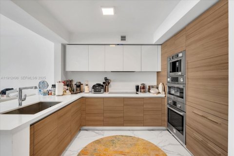 Condominio en venta en Sunny Isles Beach, Florida, 2 dormitorios, 141.58 m2 № 1983528 - foto 5