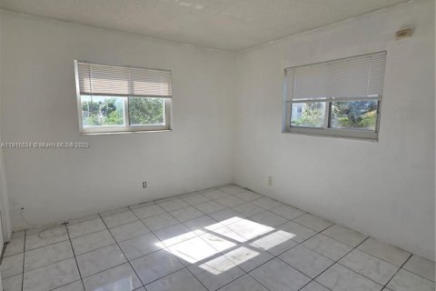 Condo in Hollywood, Florida, 1 bedroom  № 2052743 - photo 5