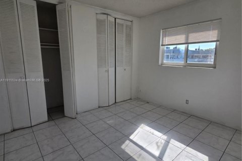 Condo in Hollywood, Florida, 1 bedroom  № 2052743 - photo 6