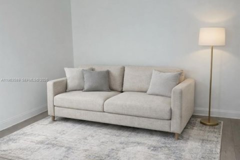 Condominio en alquiler en Hollywood, Florida, 1 dormitorio, 59.46 m2 № 2025351 - foto 3