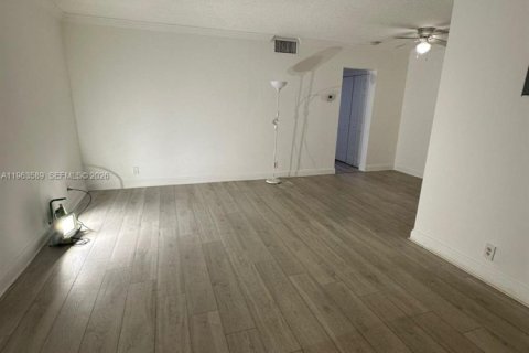 Condominio en alquiler en Hollywood, Florida, 1 dormitorio, 59.46 m2 № 2025351 - foto 6