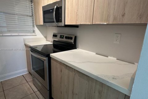 Condominio en alquiler en Hollywood, Florida, 1 dormitorio, 59.46 m2 № 2025351 - foto 16