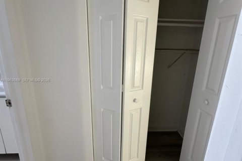 Condominio en alquiler en Hollywood, Florida, 1 dormitorio, 59.46 m2 № 2025351 - foto 19