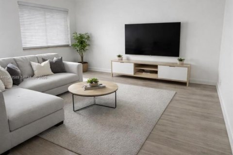 Condominio en alquiler en Hollywood, Florida, 1 dormitorio, 59.46 m2 № 2025351 - foto 2