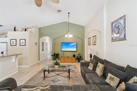 Villa ou maison à vendre à Kissimmee, Floride: 4 chambres, 176.7 m2 № 2219277 - photo 8