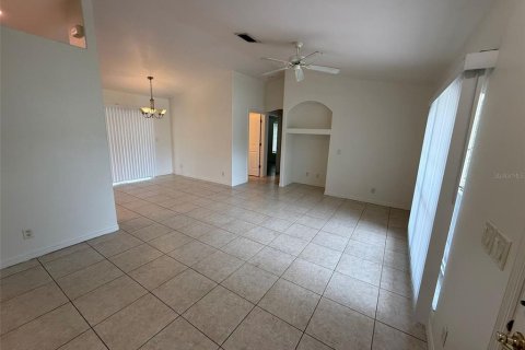 Villa ou maison à louer à North Port, Floride: 3 chambres, 115.29 m2 № 2156576 - photo 2