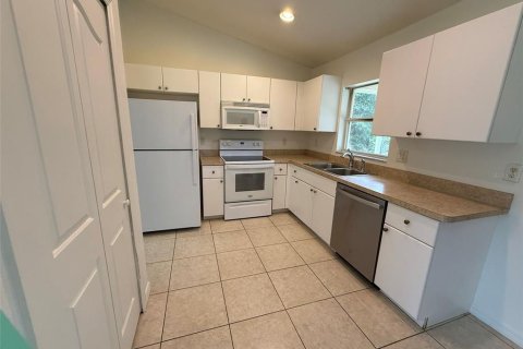 Villa ou maison à louer à North Port, Floride: 3 chambres, 115.29 m2 № 2156576 - photo 7