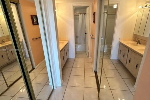 Condo in Sunny Isles Beach, Florida, 1 bedroom  № 1697914 - photo 8