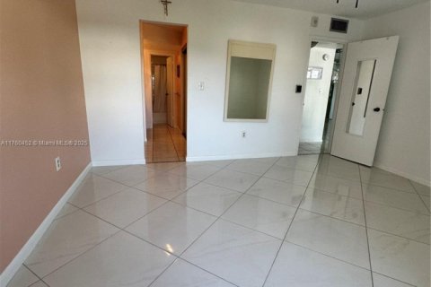 Condo in Sunny Isles Beach, Florida, 1 bedroom  № 1697914 - photo 7