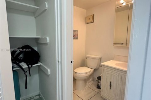 Condo in Sunny Isles Beach, Florida, 1 bedroom  № 1697914 - photo 11