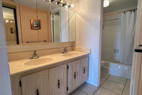 Condo in Sunny Isles Beach, Florida, 1 bedroom  № 1697914 - photo 9
