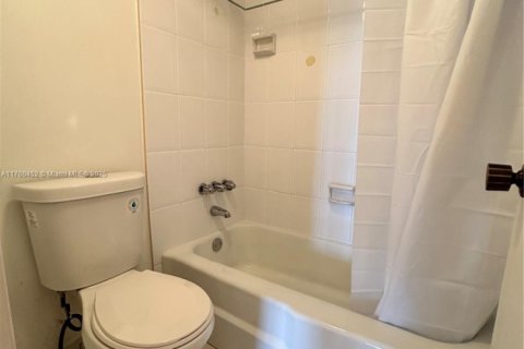 Condo in Sunny Isles Beach, Florida, 1 bedroom  № 1697914 - photo 10