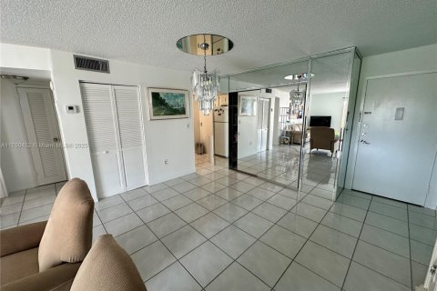 Condo in Sunny Isles Beach, Florida, 1 bedroom  № 1697914 - photo 5
