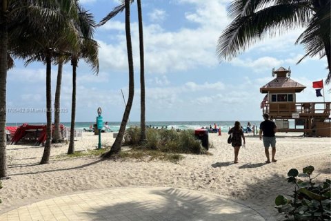 Condo in Sunny Isles Beach, Florida, 1 bedroom  № 1697914 - photo 27