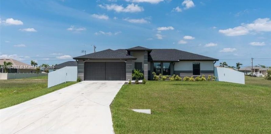 Villa ou maison à Cape Coral, Floride 3 chambres № 1872045