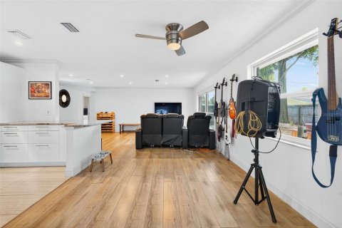 Casa en venta en Clearwater, Florida, 3 dormitorios, 130.81 m2 № 1850022 - foto 11