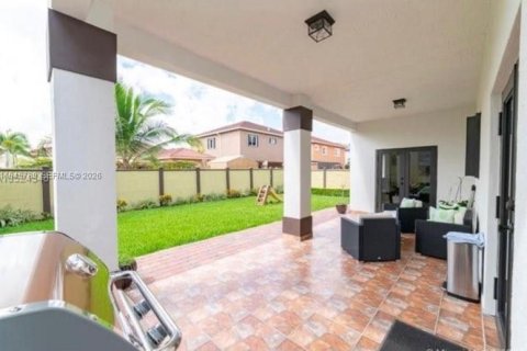 House in Kendall, Florida 5 bedrooms, 253.72 sq.m. № 2002717 - photo 3