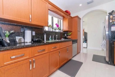 House in Kendall, Florida 5 bedrooms, 253.72 sq.m. № 2002717 - photo 9