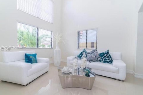 House in Kendall, Florida 5 bedrooms, 253.72 sq.m. № 2002717 - photo 5